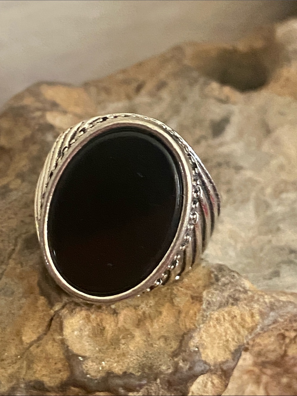 5/$10❤️❤️❤️NEW Black Acrylic Oval Cabachon Signet Ring Silver Tone Zinc Alloy